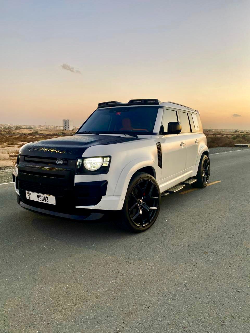 Land Rover Defender 2023